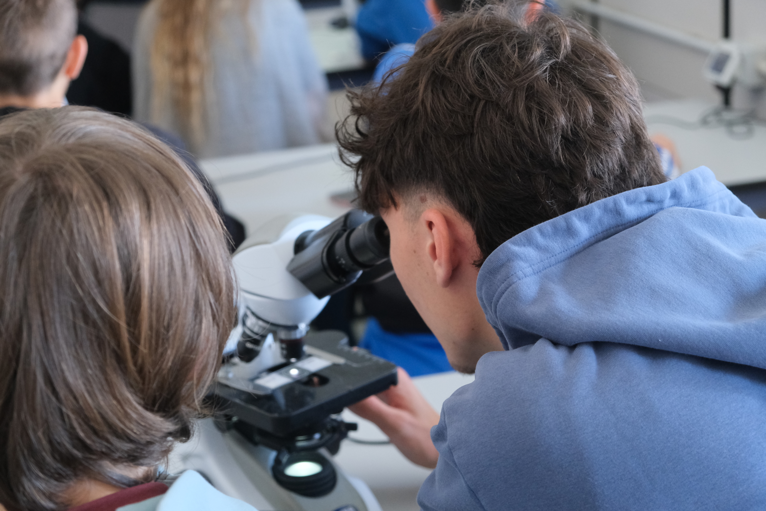 Studenti al liceo scientifico Alexis Carrel Fondazione Grossman